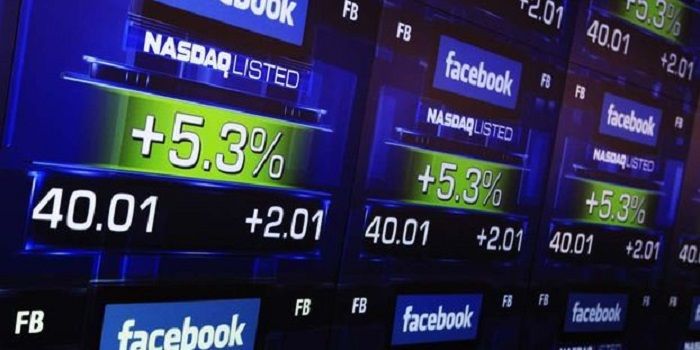 Malgré une introduction en bourse décevante, Facebook envisagerait deux nouvelles acquisitions