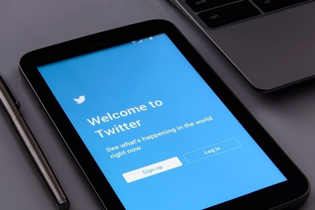 Réseaux Sociaux: Pas d’intro en bourse pour Twitter, mais bientôt du e-commerce