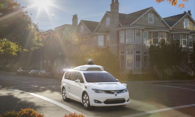 Chrysler dévoile le premier véhicule équipé du système Google Waymo