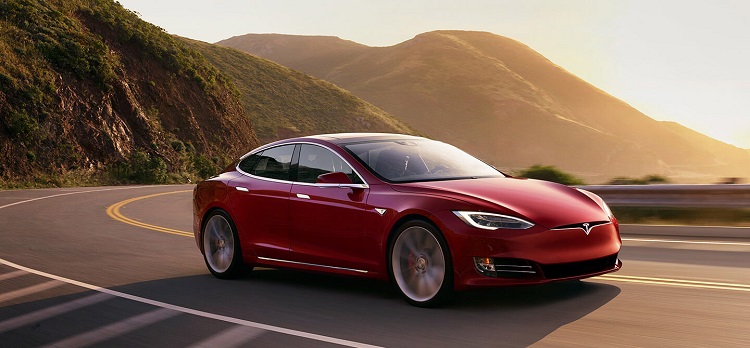 Véhicules autonomes: Tesla double son chiffre d’affaires