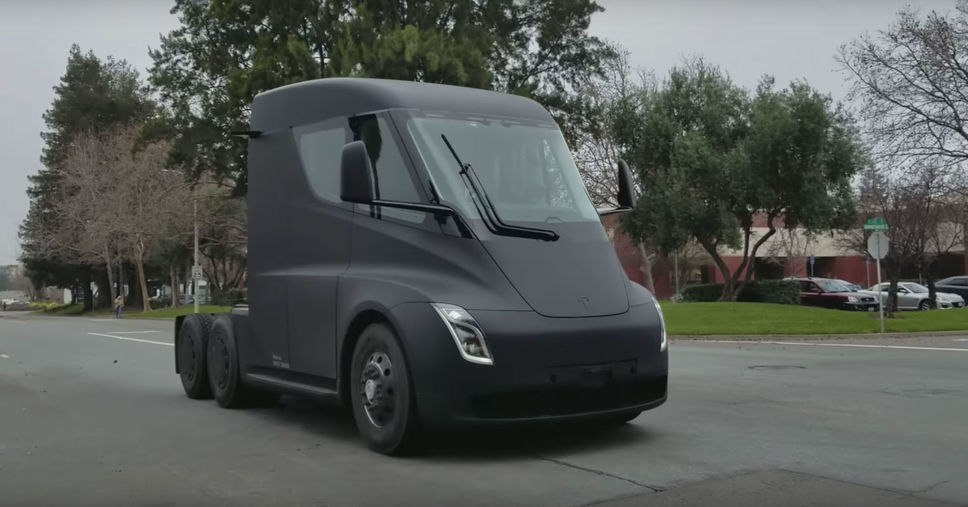 [Vidéo]: Le futur camion de Tesla a été filmé au coeur de la Silicon Valley