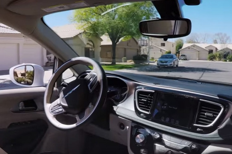 [Vidéo]: Waymo fait une démonstration de ballade à voiture sans  humain derrière le volant