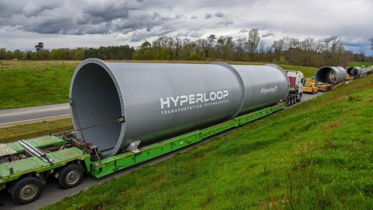 [Vidéo]: Les éléments d’Hyperloop TT arrivent à Toulouse pour son installation