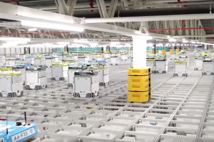 [Vidéo]: l’épicier en ligne Ocado dévoile son armada de robots de son entrepôt