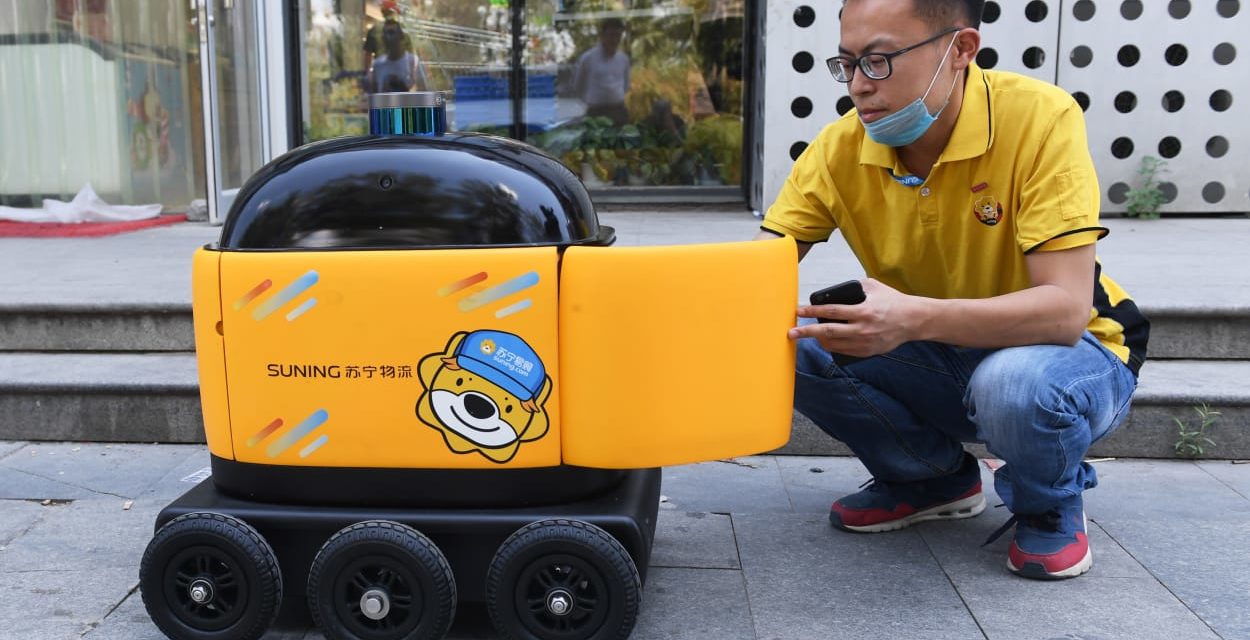 En Chine, un petit robot autonome fait des livraisons à domicile