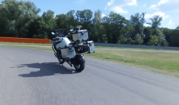 [Vidéo]: La moto autonome de Bmw est dévoilée dans une vidéo