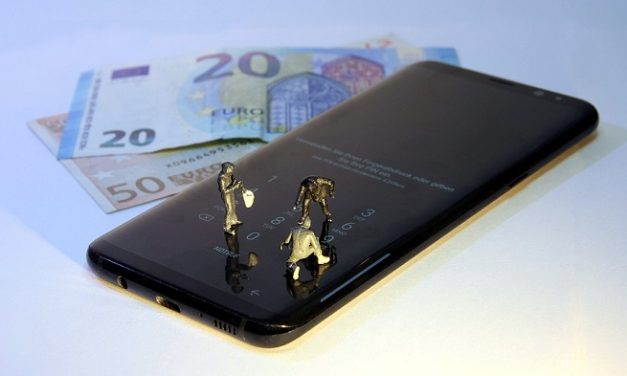 Infographie: Le paiement mobile reste très marginal en France