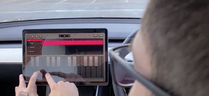 [Vidéo]: Pour Noël, Tesla offre un mini studio musical à ses clients