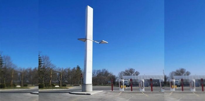 Tesla a installé une mystérieuse tour dans sa station Supercharger en Ontario