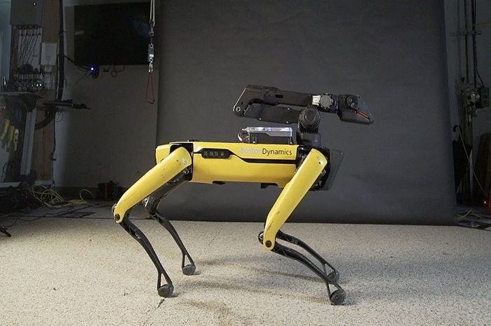 Si vous souhaitez acheter un robot spot mini de chez Boston Dynamics, il est en vente au prix de 74500$ aux Etats-Unis