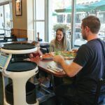 [Vidéo]: Un robot serveur dans les restaurants Japonais testé par SoftBank et Bear Robotics