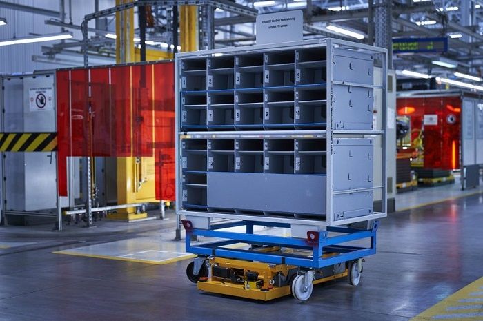 BMW se lance officiellement dans la logistique robotique avec sa filiale IDEALworks