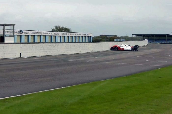 [Vidéo]: Une voiture de course autonome percute un mur lors d’un championnat Roborace