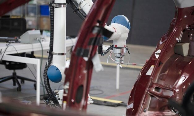 La start-up Symbio travaille avec Toyota et Nissan pour améliorer son robot d’assemblage industriel