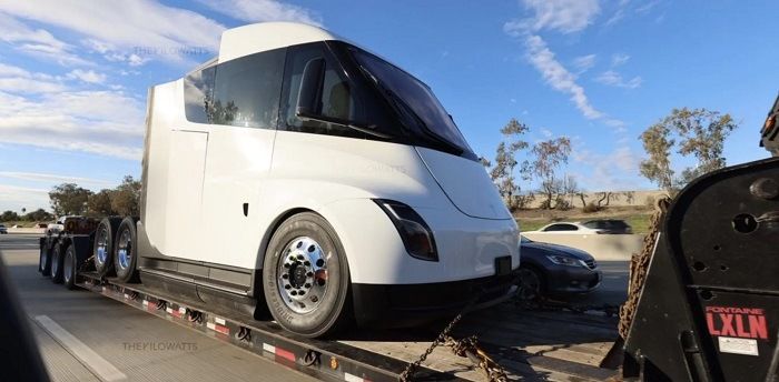 Un prototype de camion électrique Tesla a été repéré avant sa mise en production