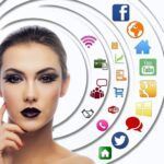 femme-reseaux-sociaux