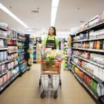 HappyFresh_Shoppers_In_Supermarket