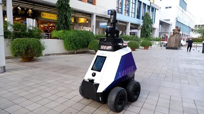 Singapour déploie des robots de surveillance autonome dans les rues