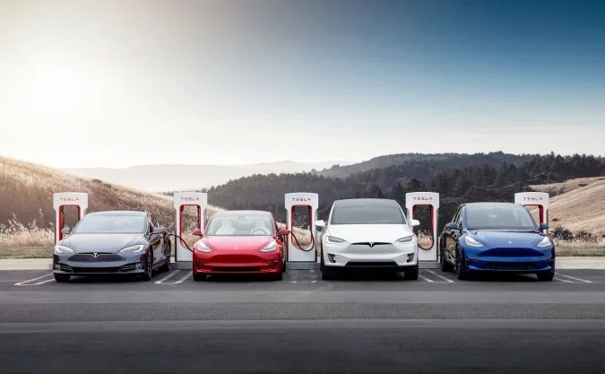 Tesla sommée  de partager les données du pilote automatique avec l’agence américaine de sécurité routière