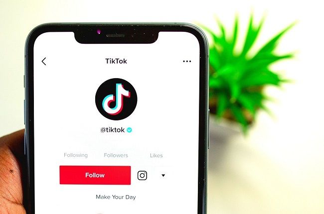 Un modérateur de TikTok poursuit le réseau pour traumatisme mental