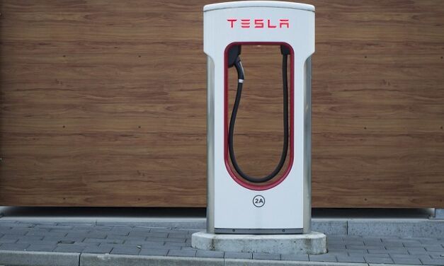 Tesla s’est fait volé tous les câbles de superchargeurs dans une toute nouvelle station