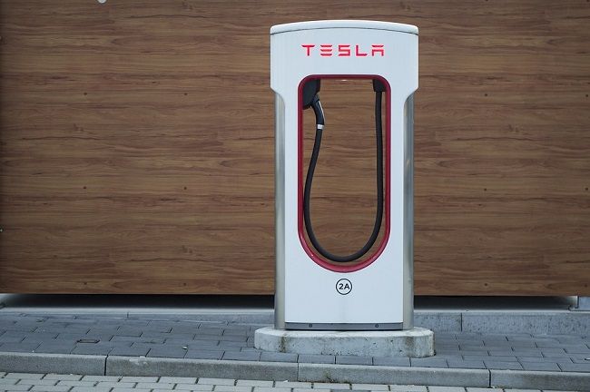 Tesla s’est fait volé tous les câbles de superchargeurs dans une toute nouvelle station