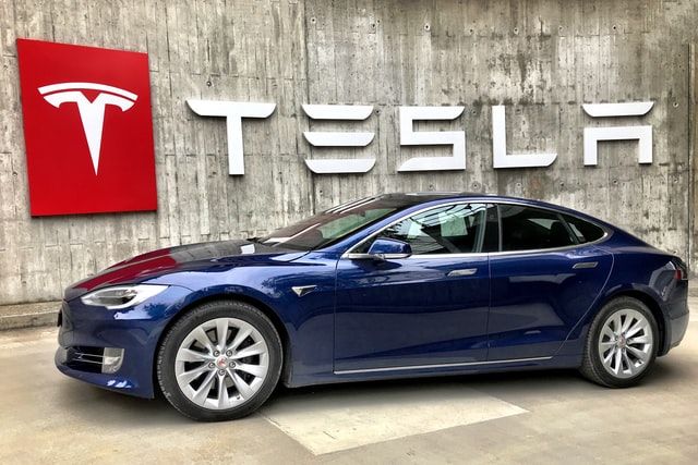 Tesla aurait pu concevoir une voiture d’une autonomie de 600 miles (965km) il y a 1 an