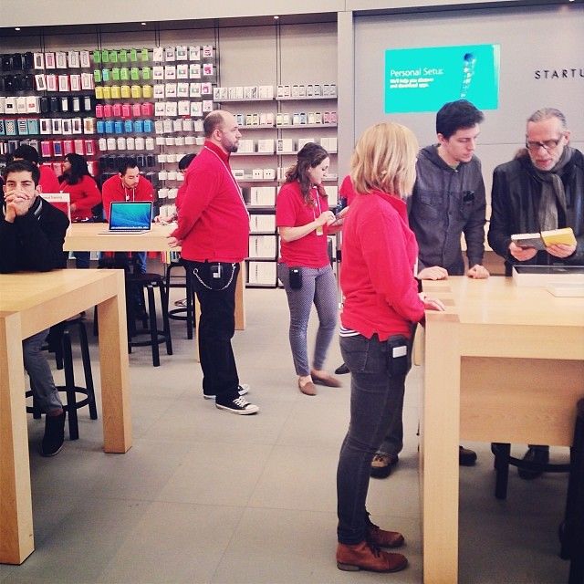 Angela Ahrendts, la dirigeante des Apple Stores, quitte l’entreprise